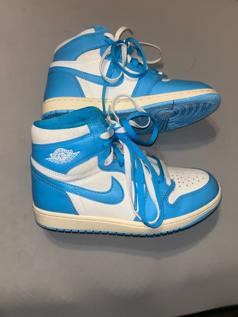 Nike Air Jordan 1 Retro High-Top Sneakers in Blue and White UNC